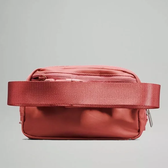 *ONLY 2 LEFT* Luluemon Everywhere Belt Bag RARE - Picture 4 of 7